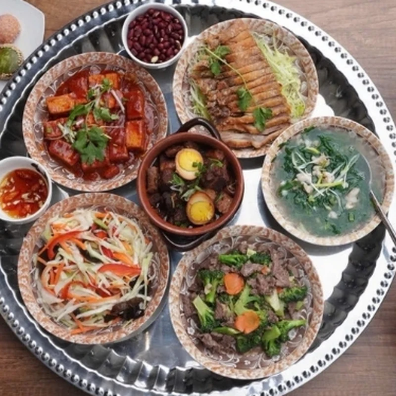 Platou tradițional Vietnamez (4 persoane)