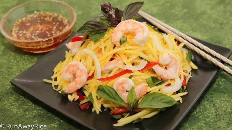 Salată de Mango cu creveți