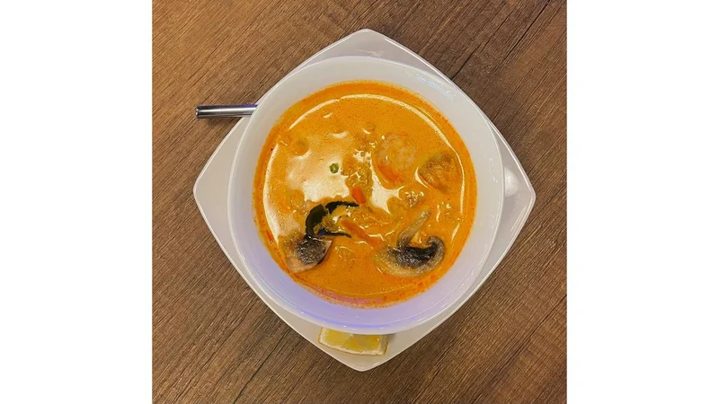 Supă de creveți picantă